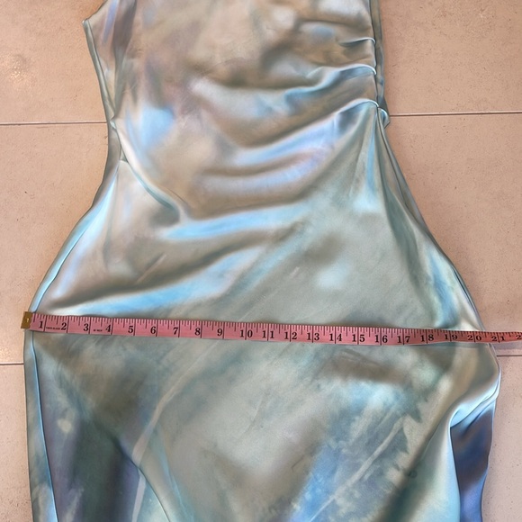 Elegant Zara Satin Green Tie-Dye Maxi Dress - Picture 11 of 13